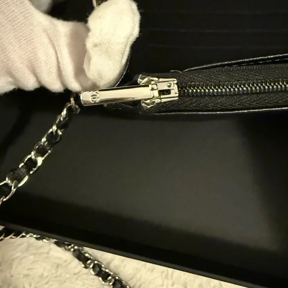 🔥RARE!! CHANEL•24C Star CC Lambskin Quilted Wallet On Chain - Picture 5 of 16